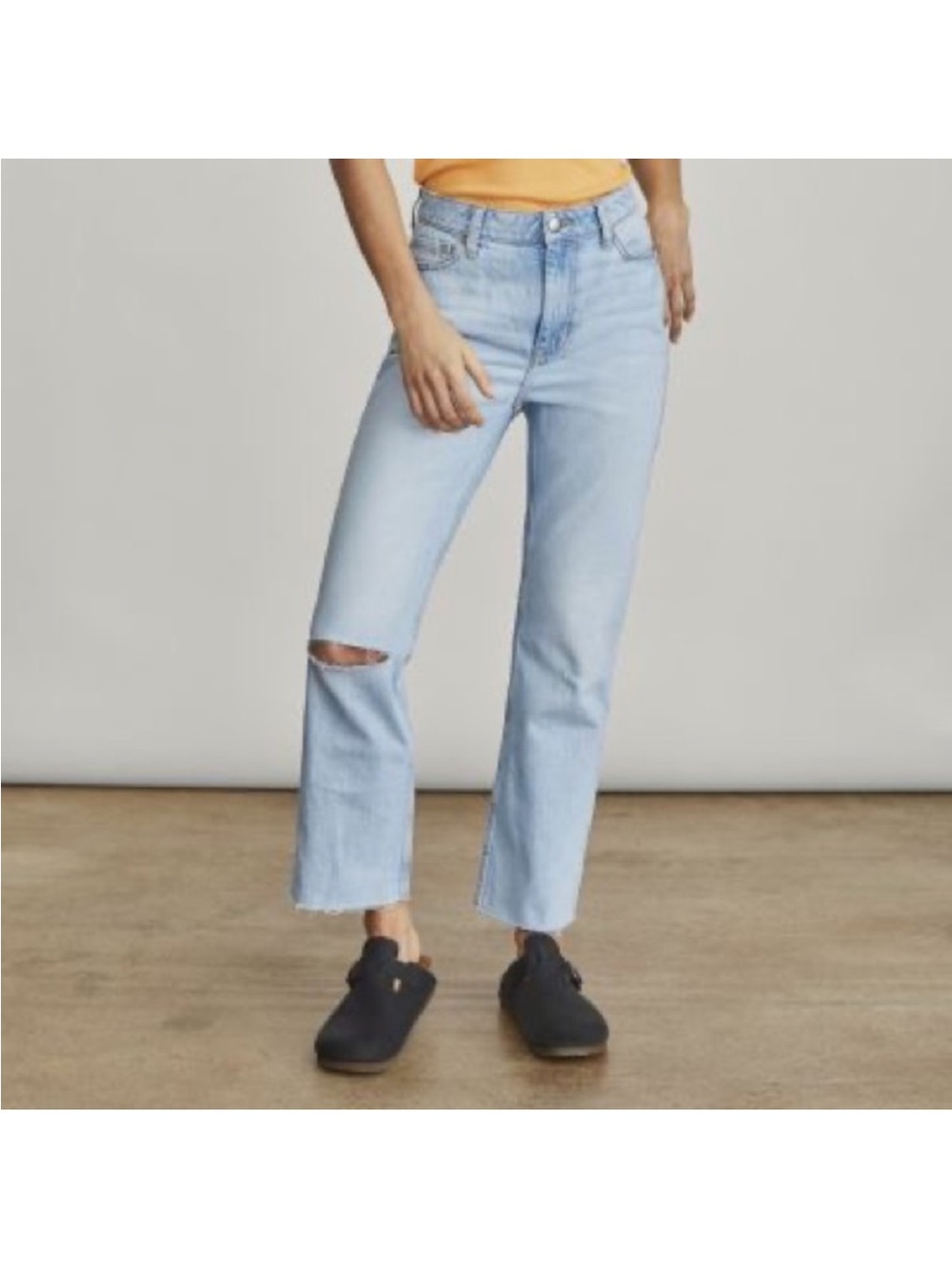 Elizabeth and James Cropped Light Blue Straight-Leg Jeans distressed size 12 31
